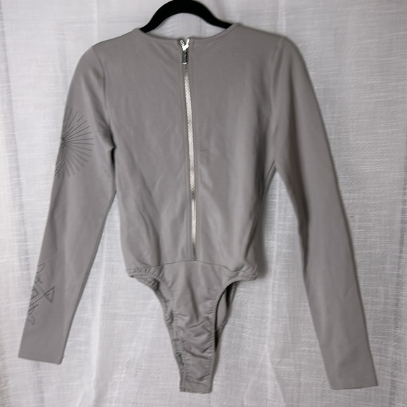 NWT Manière de voir,grey bodysuit graffiti embellished,alien,astrology , grunge - Picture 5 of 14